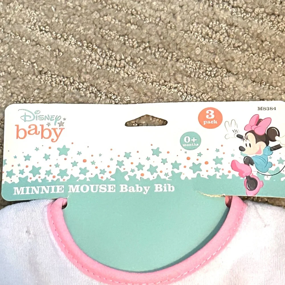 Disney Baby Minnie Mouse 3 PK Bib Set and 2 Sippie 10oz. Cups. NWT
